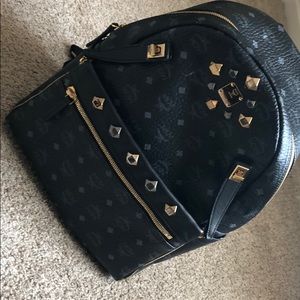 🖤🖤🖤BLACK MCM BACKBACK DUAL STARK STUDDED